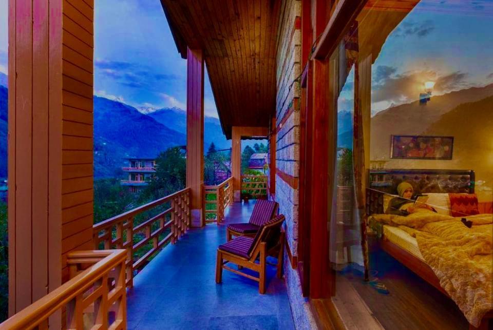 The Manu Emerald # Farmhouse # Top Selling Cottage In Manali # Peaceful Heritage Cozy Stay # Lawn With Bonfire # Most Awarded Экстерьер фото