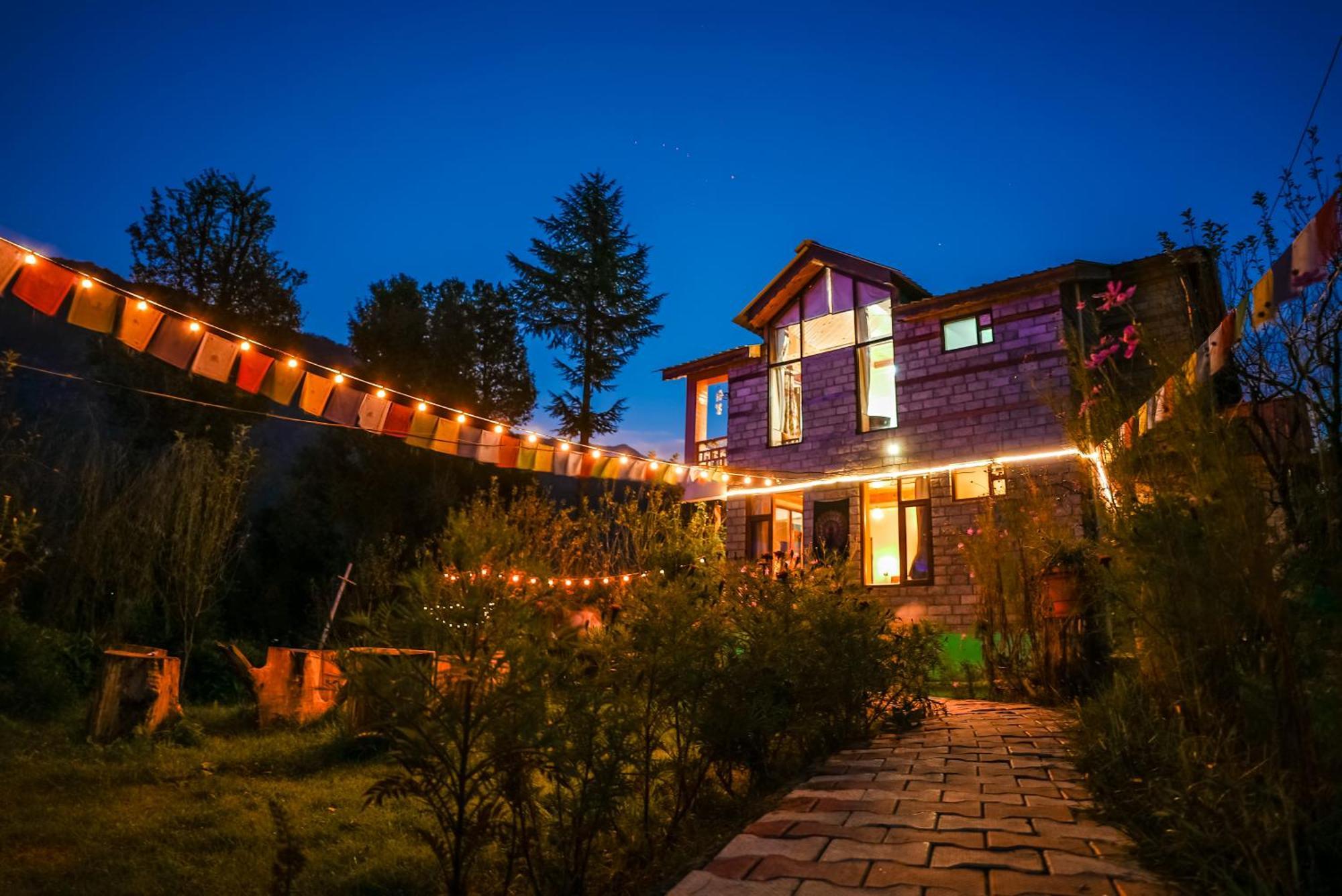 The Manu Emerald # Farmhouse # Top Selling Cottage In Manali # Peaceful Heritage Cozy Stay # Lawn With Bonfire # Most Awarded Экстерьер фото